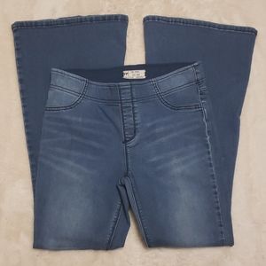Pull-On Flare Jeans in Medium Blue